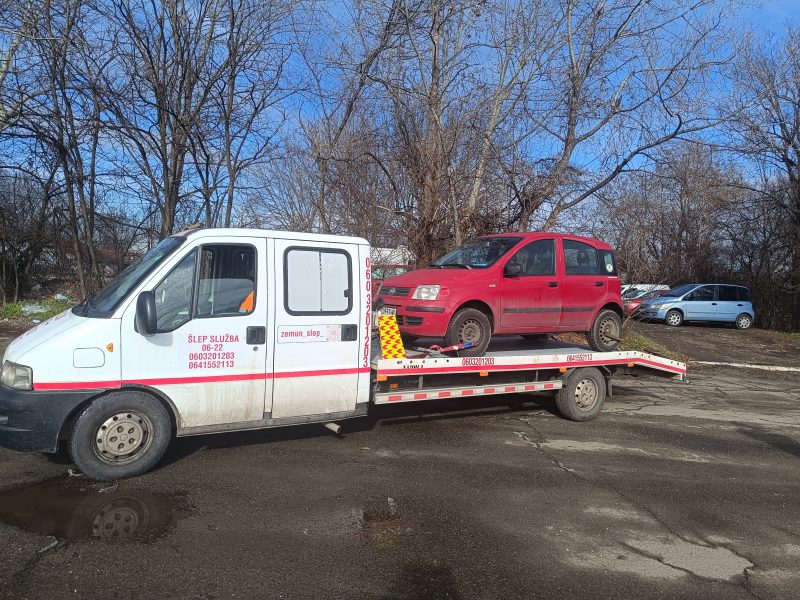 Šlep vozilo i kombi na terenu – AB TRANS-ŠLEP