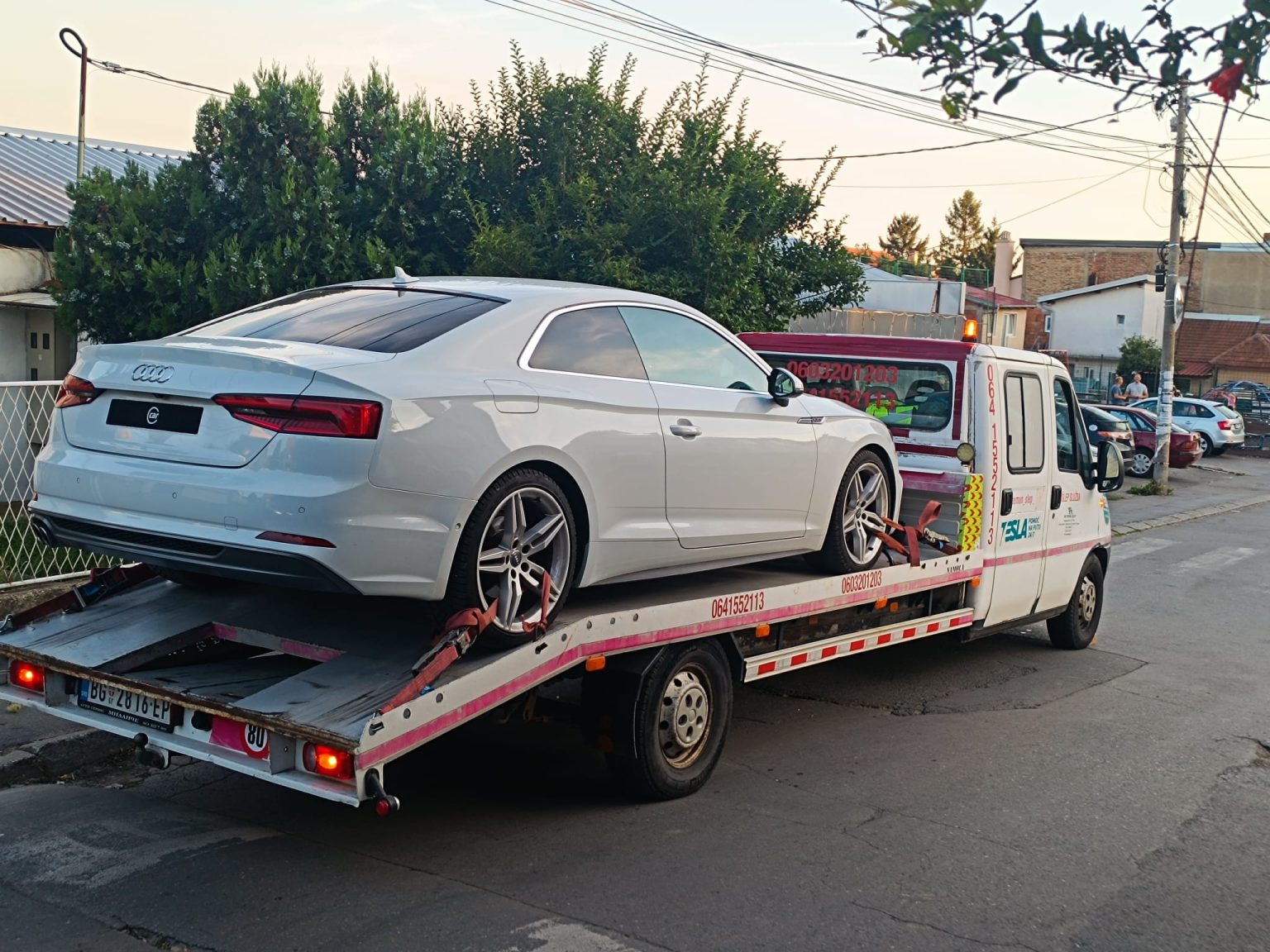 Šlep vozilo AB TRANS-ŠLEP prevozi automobil u Beogradu