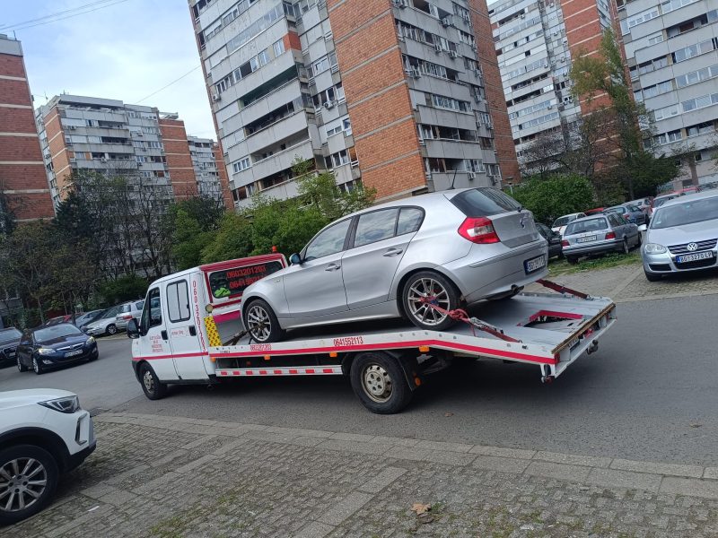 Utovar BMW-a – AB TRANS-ŠLEP