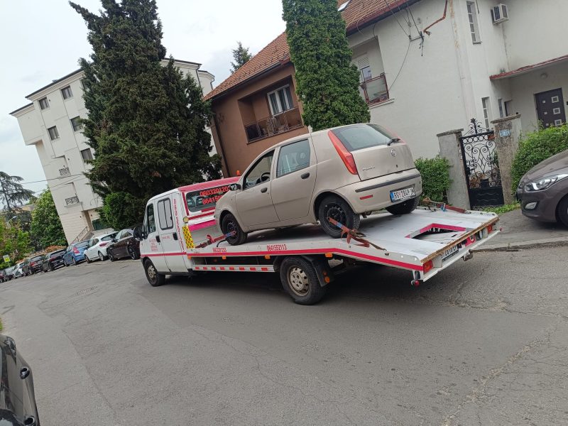 Fiat Punto na platformi – AB TRANS-ŠLEP