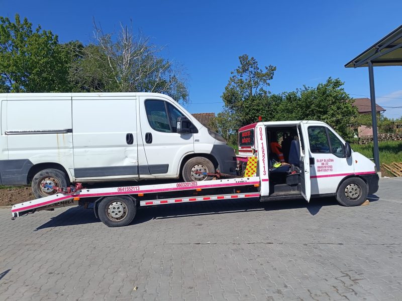 Kombi na šlepu – bočni pogled – AB TRANS-ŠLEP