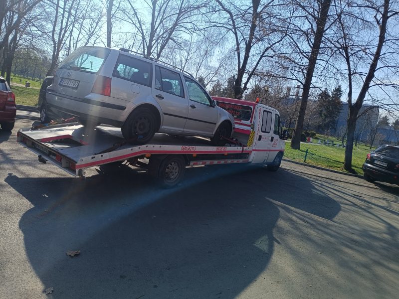 VW Bora karavan na šlepu – AB TRANS-ŠLEP